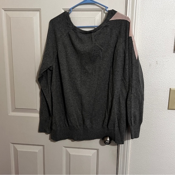 Torrid Grey Sweater with Pink Stars Size 2 Lightweight Dressy EUC - Picture 2 of 4